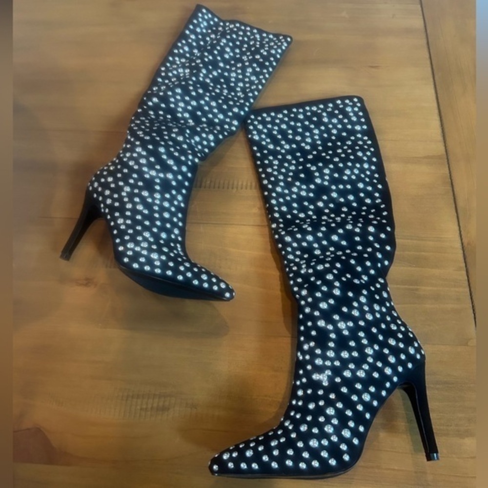 NWOT Lauren Lorraine Haddie Black With Silver Studded Heeled Boots